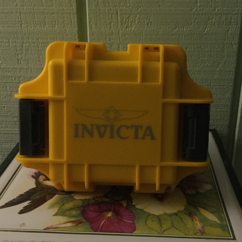 Invicta one slot case